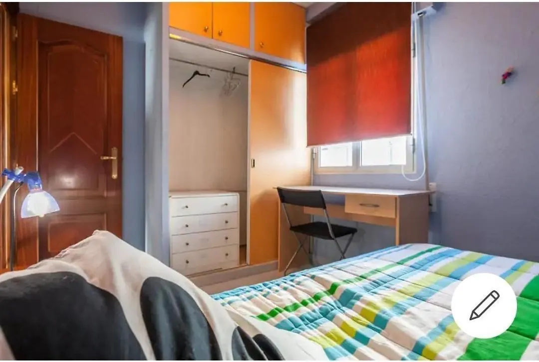 Piso Con Buena Red Wiffi Fibra Optica Alquiler De Habitaciones 塞维利亚 0*,  西班牙